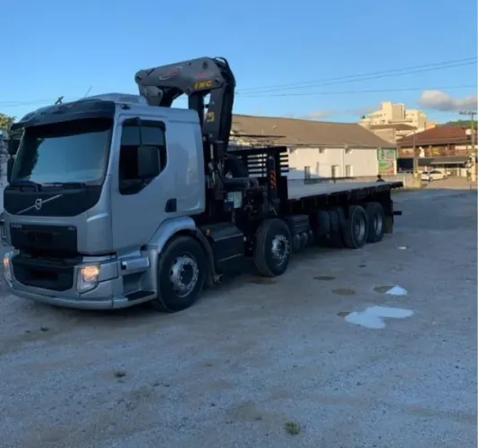 Volvo vm 330 2014 8x2 com munck
