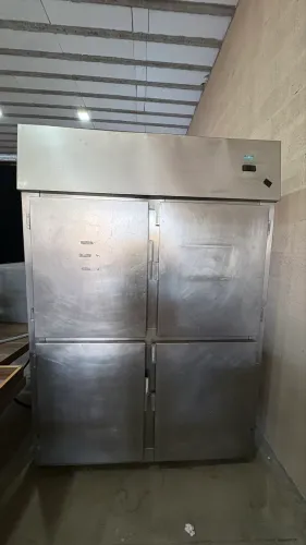 Geladeira industrial inox 4 portas