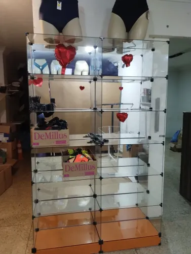Vendo prateleira para loja de vidro e espelho, desmontável 1,85 cm altura, 1,20 largura 