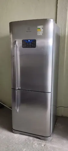 Geladeira inverse Frost Free inox