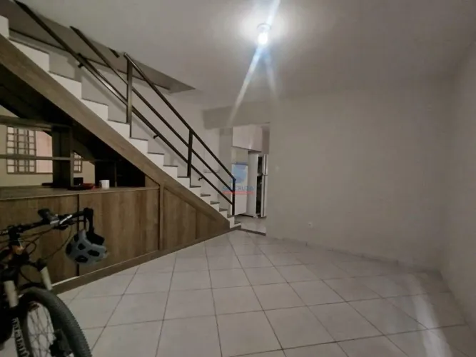 Ponto Comercial no Bairro Glória, Contagem/MG 148 m² | 3 Quartos (1 Suíte) | Fundo