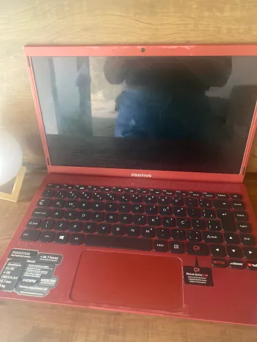 Notebook red positivo
