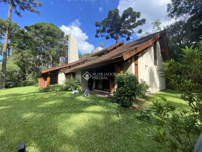 Casa na Vila Suzana, em área de 2,5 hectares, com potencial para implantação de empreendim