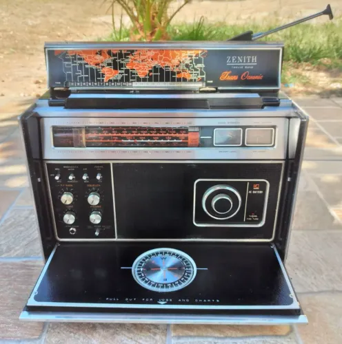Radio  Zenith transoceanico  R7000-2 12 Bandas(Pára conserto ou restauração.Não funciona.)
