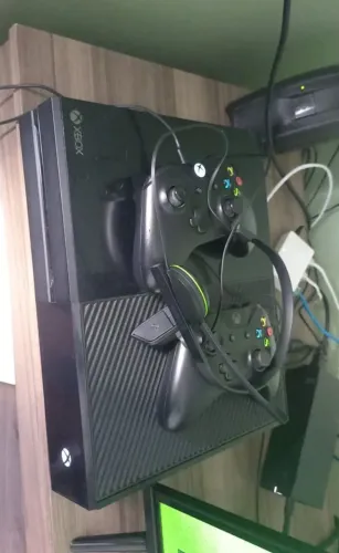 Xbox one com 2 controle e kinect