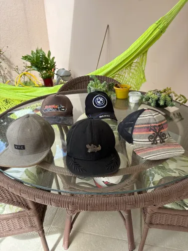Vendo coleção de bonés originais ( Mahalo, John john, ?)