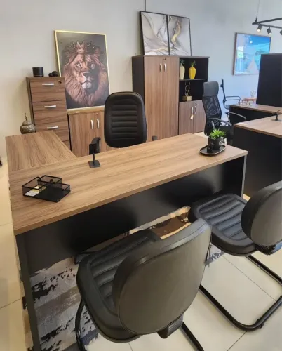 MESA DE ESCRITORIO 1.50x1.60 LOJA IKONOFFICE