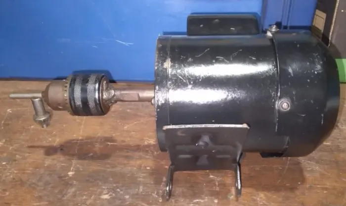 Motor Elétrico 110V com Mandril acoplado no eixo