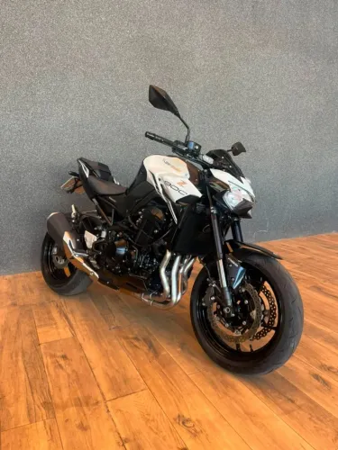 KAWASAKI Z900