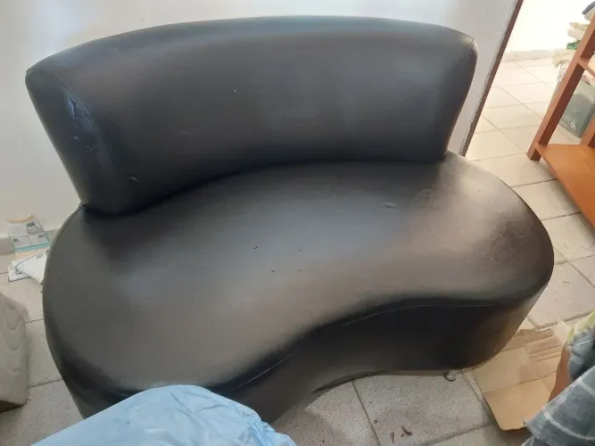Sofa orgânico, 2 lugares, em courino