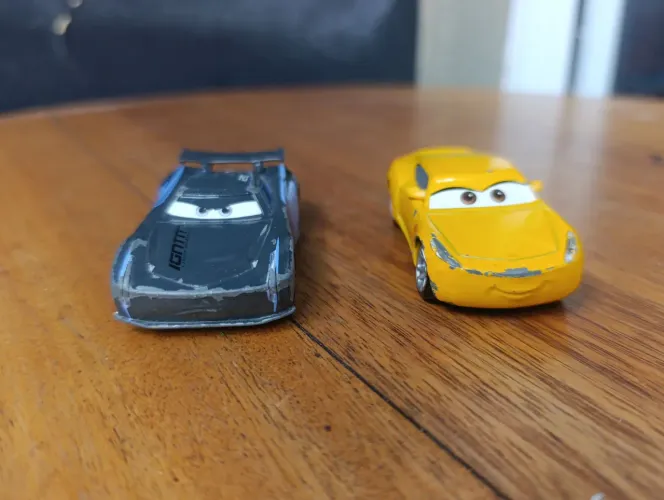 MINIATURAS DIE CAST FILME CARROS JACK STORM E CRUZ RAMIRES DISNEY PIXAR MATTEL 1:55