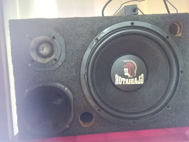 Vendo trio com amplificador 12v a24v