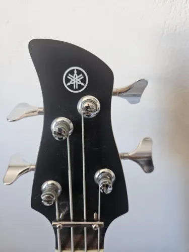 Contra baixo yamaha trbx174