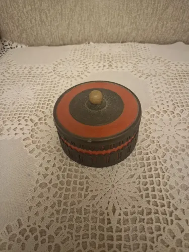 Caixa decorativa redonda, vintage, alemã, com porcelana no interior