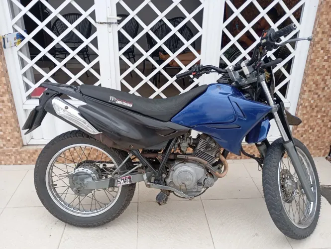 Moto disponível pra venda, Yamaha, toda revisada.