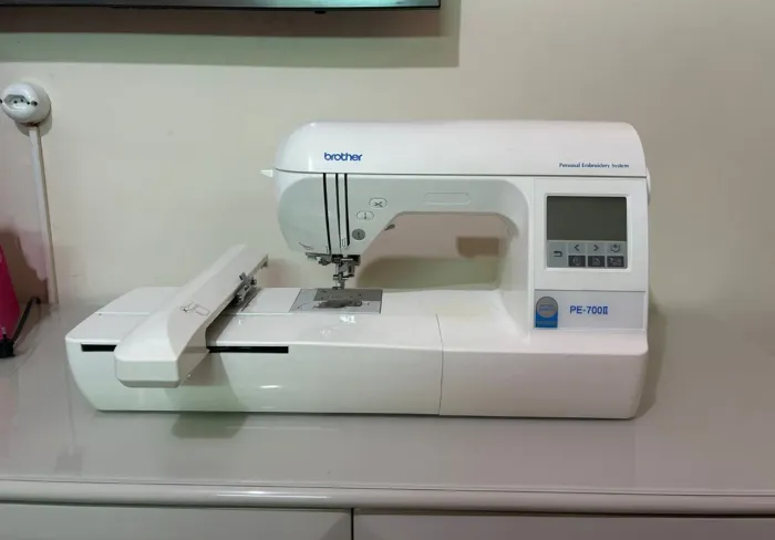 Maquina de bordar brother PE700II