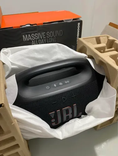 JBL Boombox 4 ?