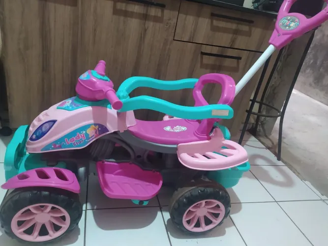 Vendo esse quadriciclo semi novo