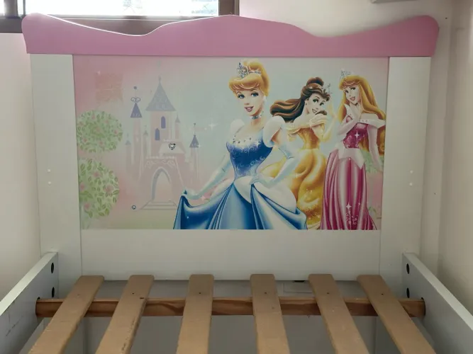 Duas camas das princesas.(Tema Disney)