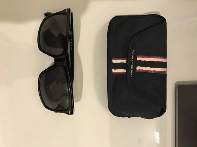 Óculos de sol Tommy Hilfiger