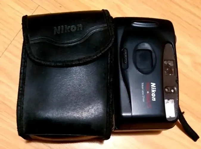 Camera Nikon Nice Touch 3 antiga não está ligando