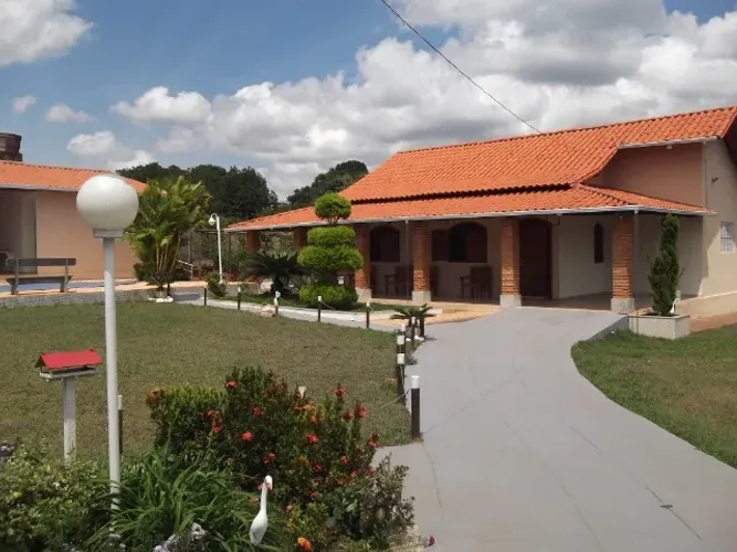 Sitio 1.700m² em condomínio, casa, área de lazer, piscina, arvores frutíferas, Santa Luzia