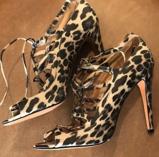 Sandalia Schutz oncinha tam 39