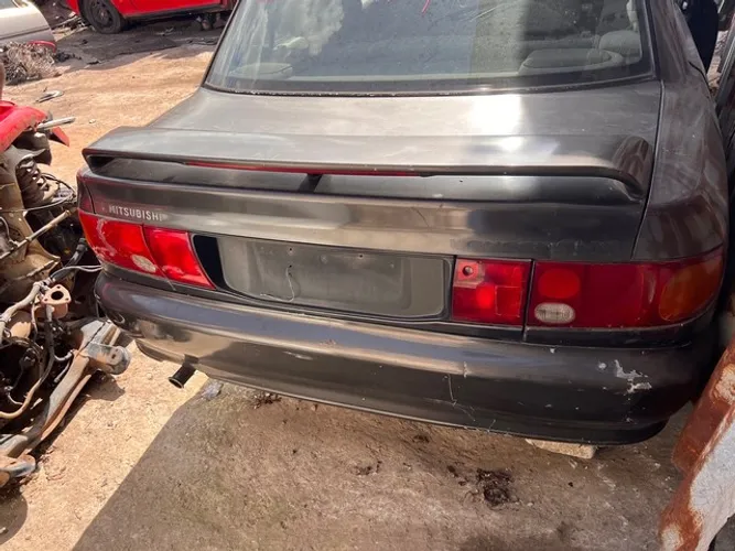 Mitsubishi  Lancer 1999 sucata para retirada de peças venha fazer seu orçamento 
