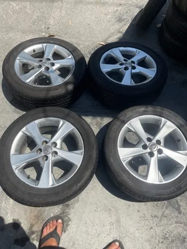 Jogo de rodas Toyota corola aro 16 pneus ? zerados original