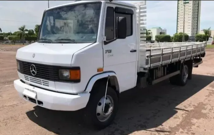 Mercedes-Benz 710 2012 Carroceria