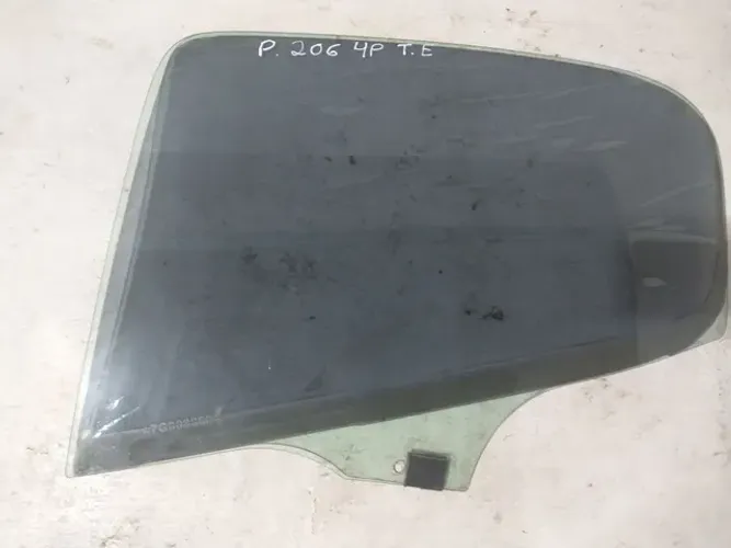Vidro traseiro esquerdo Peugeot 206 4p 2006