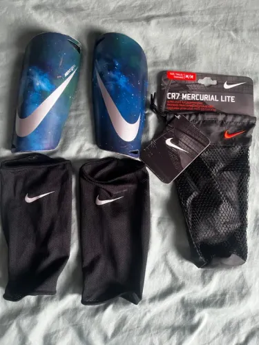 Caneleira Nike Mercurial Lite.