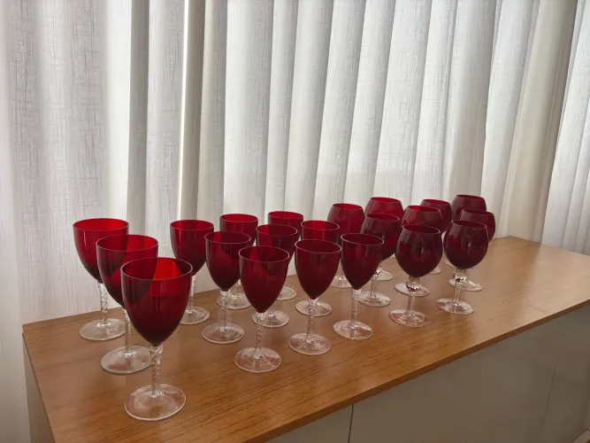 Conjunto de Taças de Cristal Vermelho Roberto Simões - Luxo