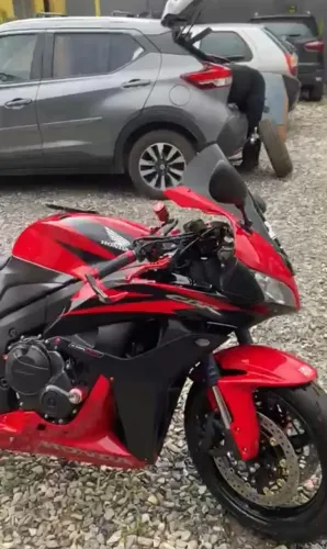 CBR 600RR 2008 + 5 mil acessórios