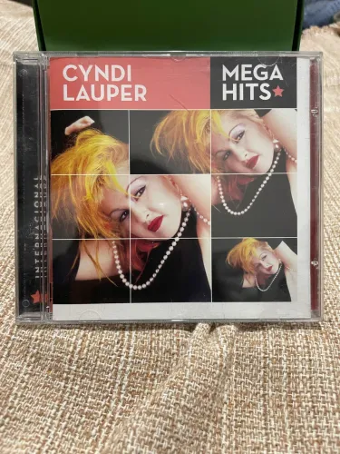 CD Cyndi Lauper - Mega Hits - Sony Music - Clássicos Pop Rock Anos 80/90