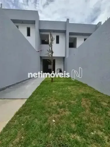 Excelente casa geminada no Planalto!