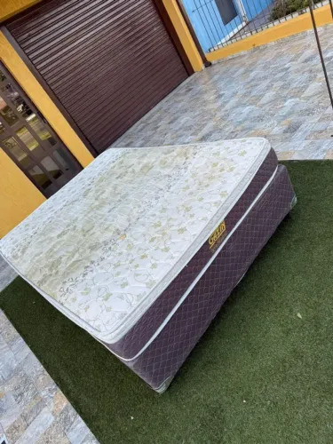 Colchão de Casal USADO COM BASE - Entrego! 
