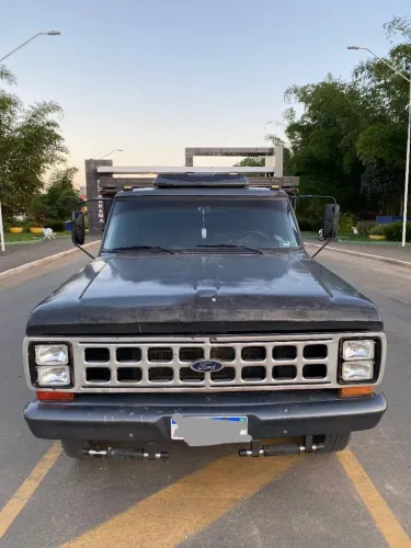 O caminhão está a toda prova,motor mwm, 5 marcha o caminhão é topado 