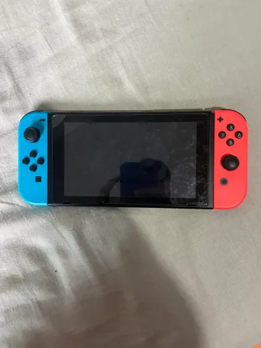Nintendo Switch com 2 jogos