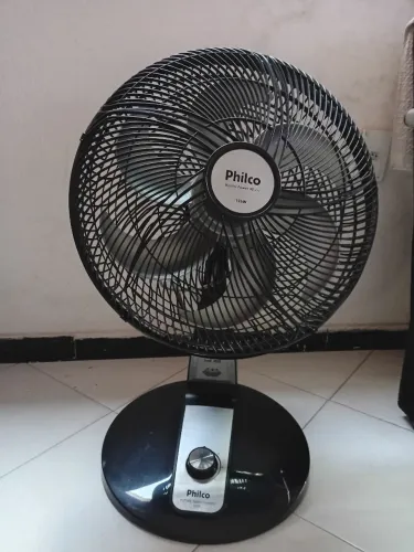 Ventilador Philco 40cm/ 110v com tomada e entrada USB