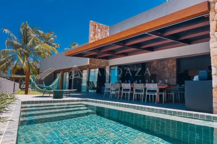Viva o Paraíso na Rota Ecológica dos Milagres: Casa de Alto Luxo em Condomínio à Beira-Mar