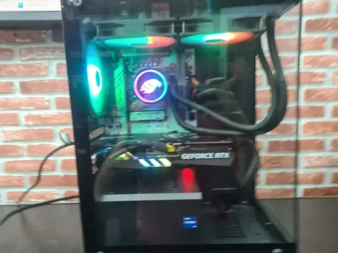 Desktop Gamer i5-14400F - RTX 4060 Ti - 32GB DDR5 - 932GB SSD