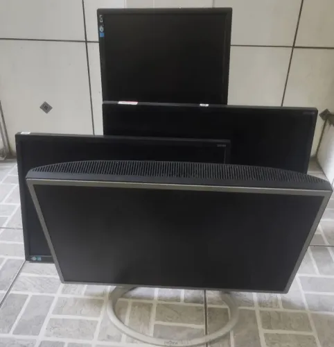 Lote de monitores 3 Samsung 1 Proview - tela quebrada