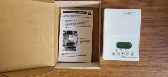 Termostato Digital Johnson Controls TEC 2146