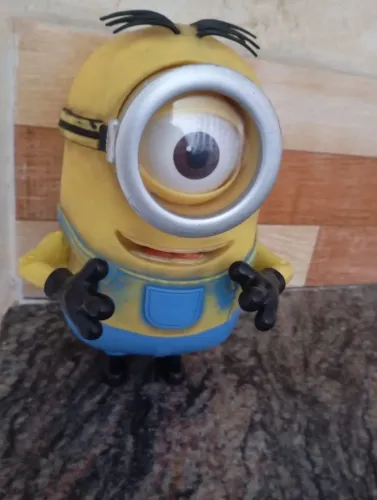 Boneco Minion Stuart para restauro.