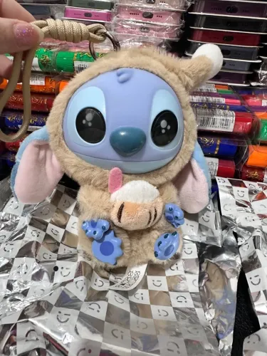 Pelúcia Stitch com roupinha chaveiro Novo dia das crianças