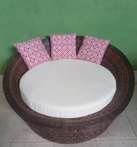 Sofá de Vime Redondo com Almofadas
