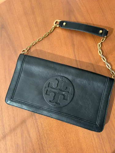 Bolsa Tori Burch Clutch couro preta novinha 