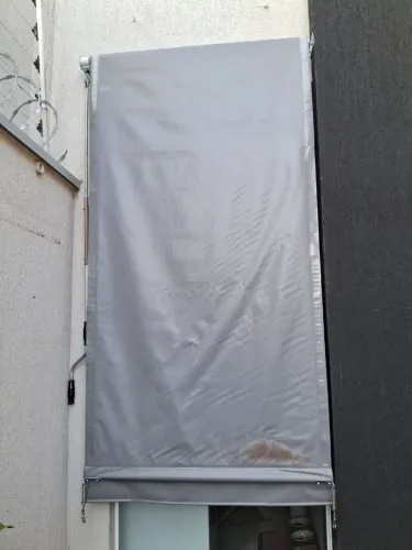 Toldo retrátil