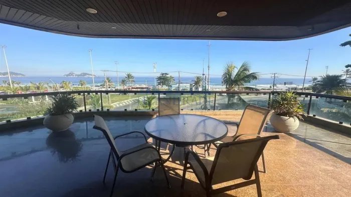 Jardim Oceânico apartamento 377m2 3 suítes + escritório frontal ao mar